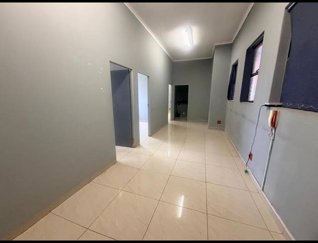 BUSINESS PROPERTY TO RENT IN LAUDIUM